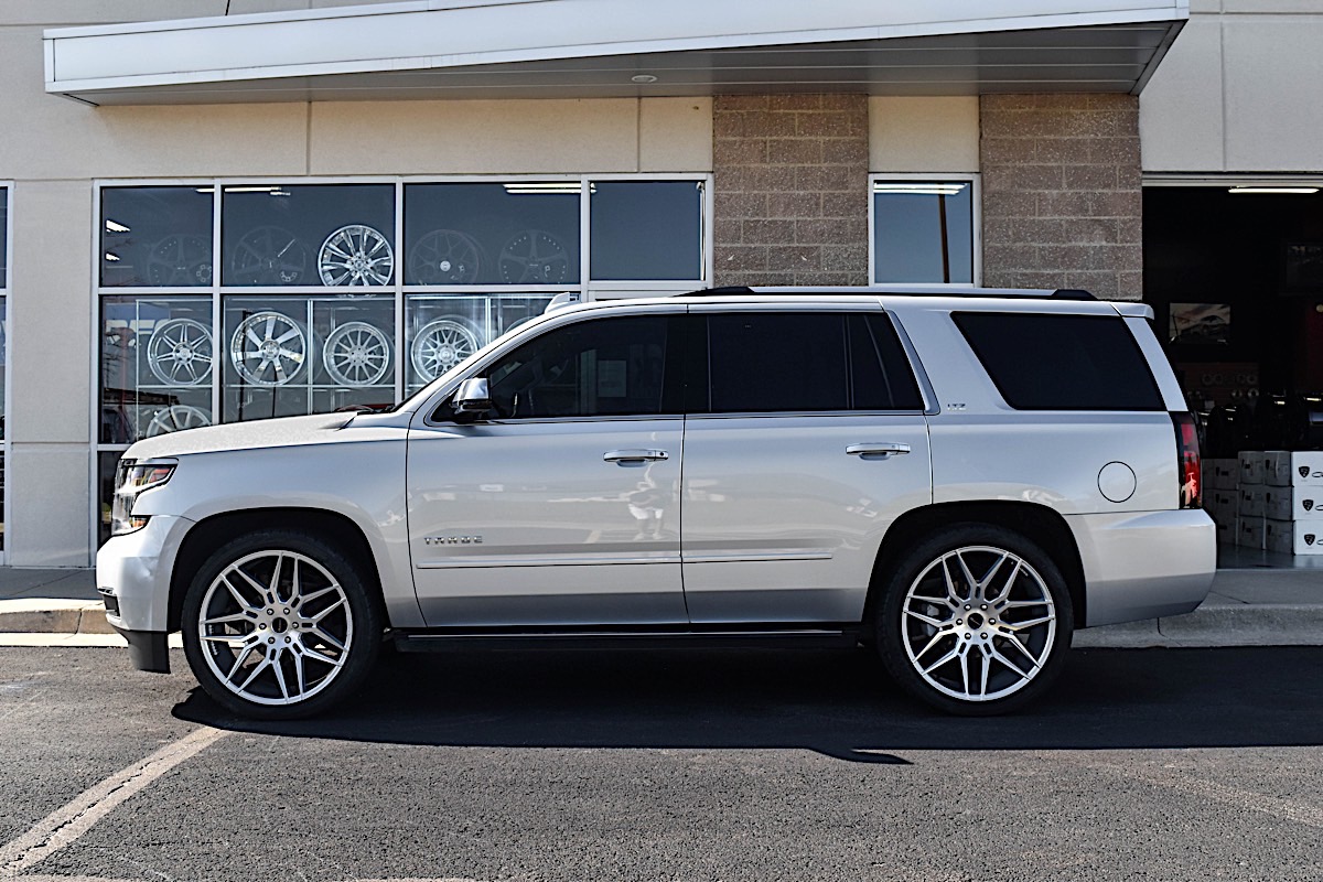 Chevrolet Tahoe with Giovanna Wheels Bogota